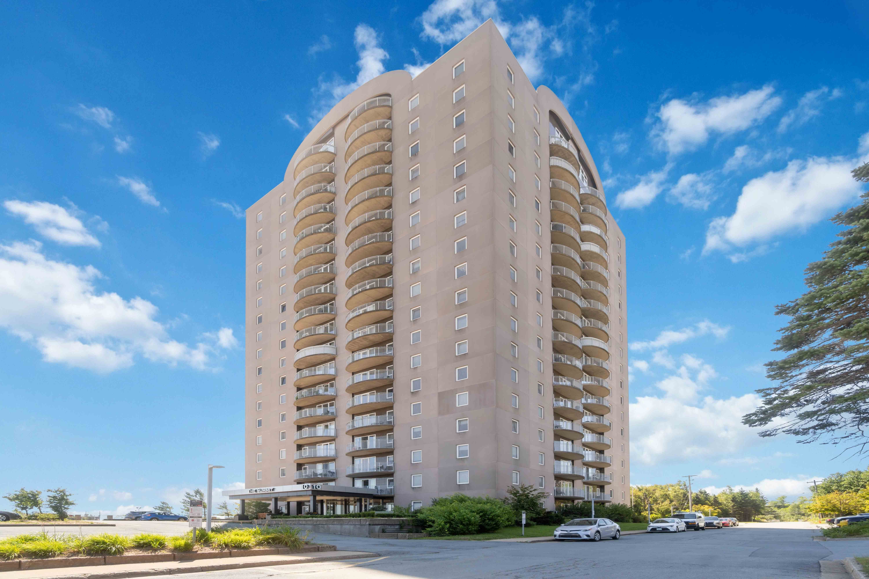 10 Horizon Court, 702